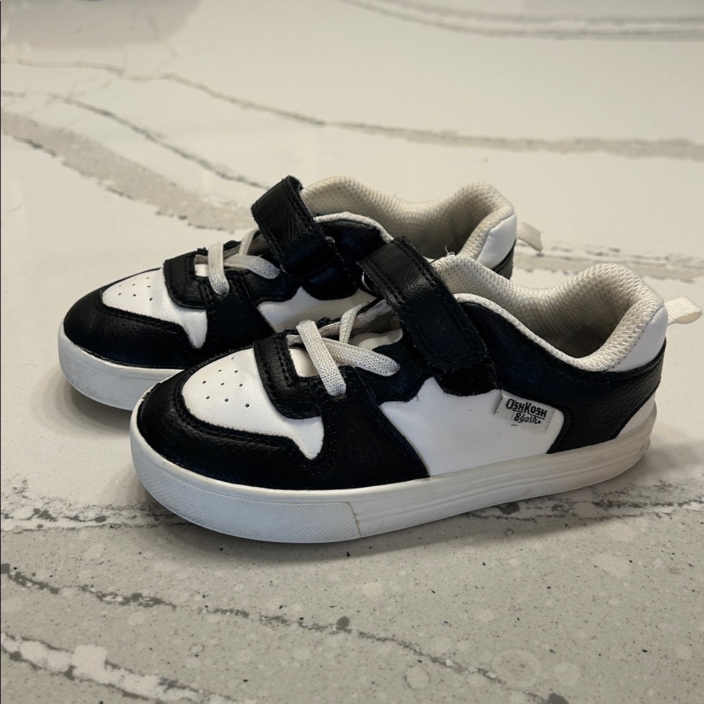 Carters OshKosh B'gosh Toddler Black and White Boy Easy-On Sneaker Size 9m